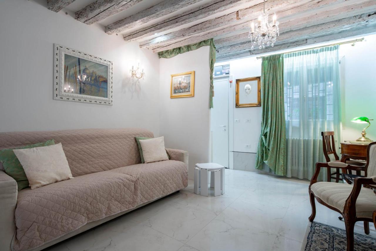 Loving In Venice, 5 Stars Venedig